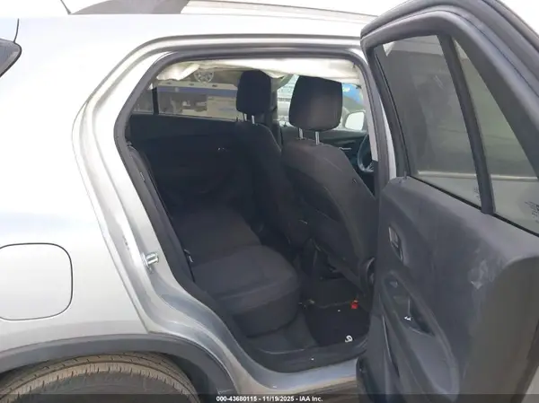 3GNCJLSB8LL337430 2020 CHEVROLET TRAX - Image 8