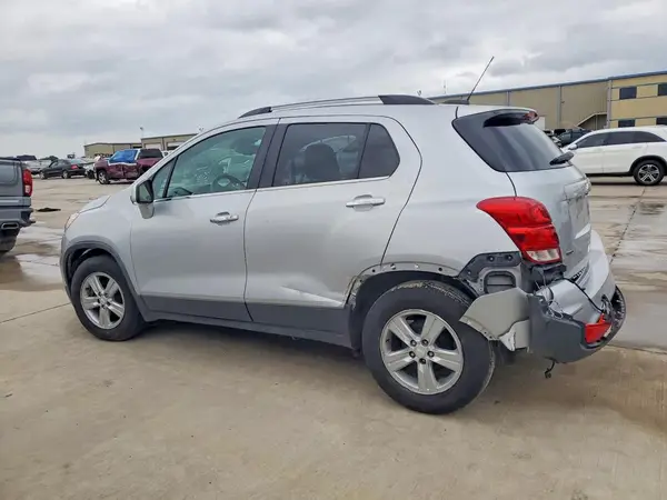 3GNCJLSB8LL341171 2020 CHEVROLET TRAX - Image 2