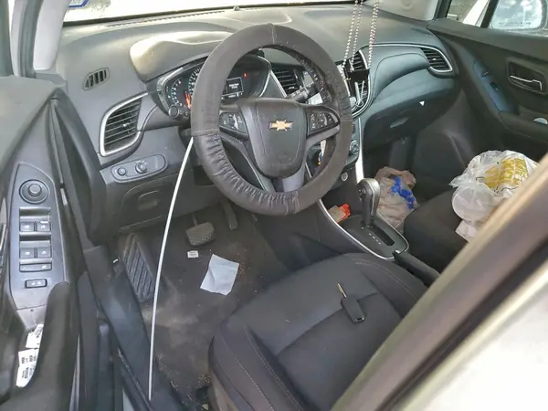 3GNCJLSB9JL204396 2018 CHEVROLET TRAX - Image 8