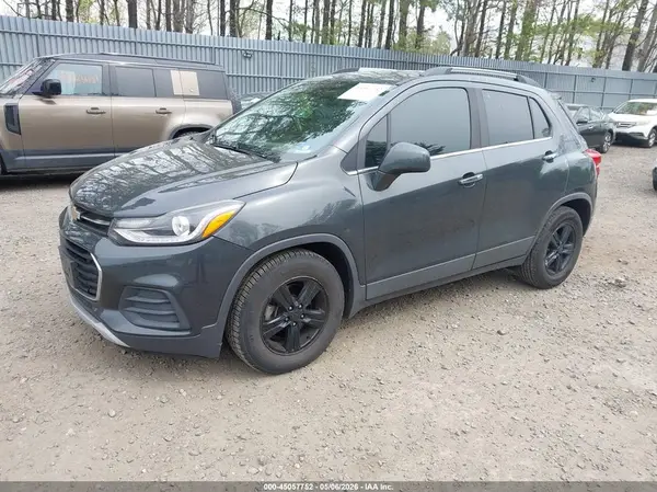 3GNCJLSB9JL233560 2018 CHEVROLET TRAX - Image 2