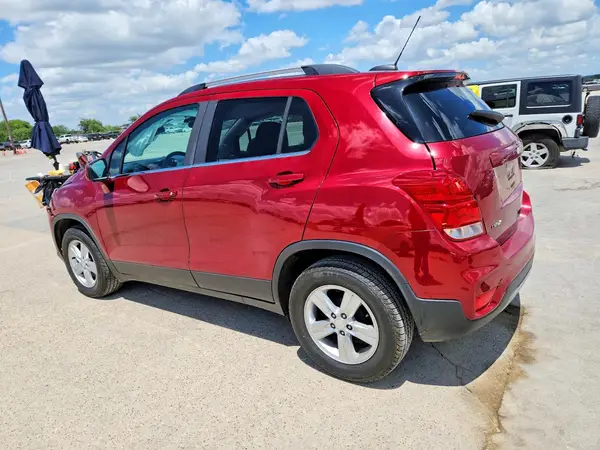 3GNCJLSB9JL260578 2018 CHEVROLET TRAX - Image 2
