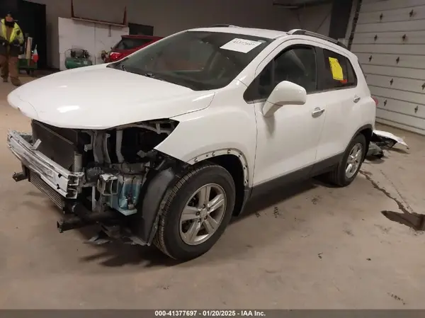 3GNCJLSB9JL345629 2018 CHEVROLET TRAX - Image 2