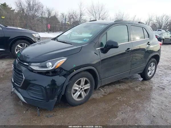3GNCJLSB9JL368795 2018 CHEVROLET TRAX - Image 2