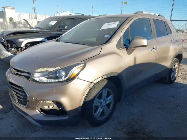 3GNCJLSB9JL398718 2018 CHEVROLET TRAX - Image 2