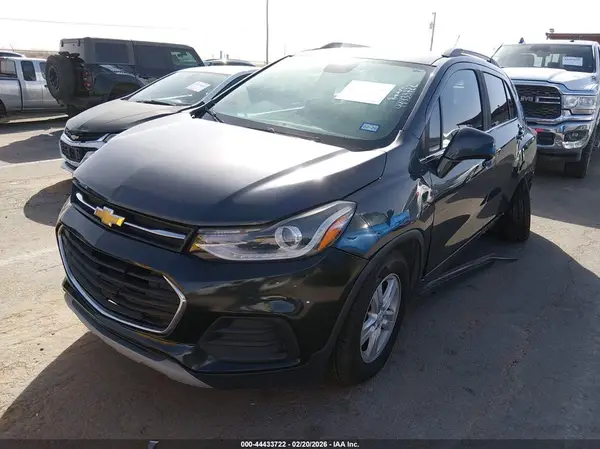 3GNCJLSB9JL410091 2018 CHEVROLET TRAX - Image 2