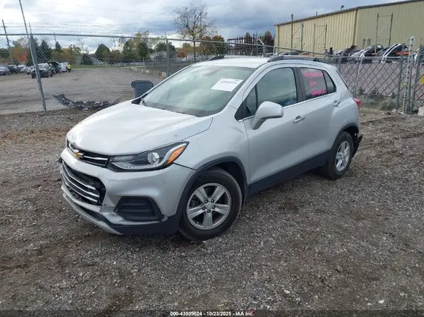 3GNCJLSB9JL419972 2018 CHEVROLET TRAX - Image 2