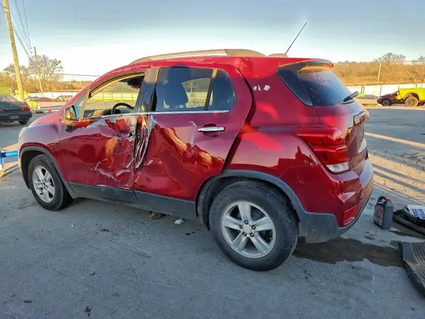 3GNCJLSB9KL111931 2019 CHEVROLET TRAX - Image 2