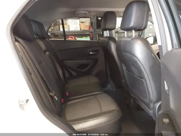3GNCJLSB9KL125621 2019 CHEVROLET TRAX - Image 8