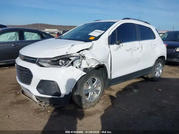 3GNCJLSB9KL146839 2019 CHEVROLET TRAX - Image 2