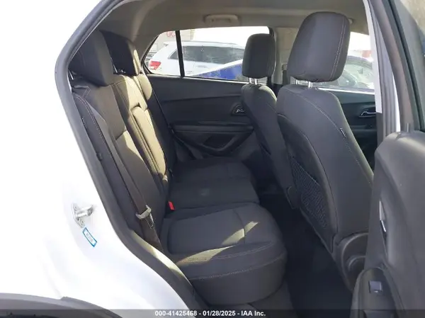 3GNCJLSB9KL146839 2019 CHEVROLET TRAX - Image 8