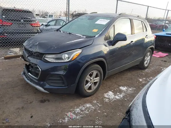 3GNCJLSB9KL153015 2019 CHEVROLET TRAX - Image 2