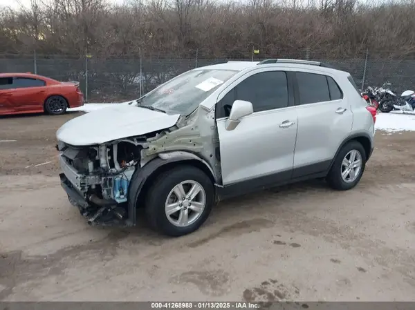 3GNCJLSB9KL243295 2019 CHEVROLET TRAX - Image 2