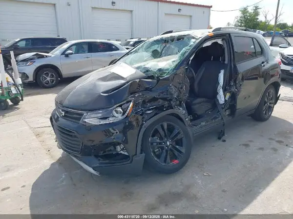 3GNCJLSB9KL243409 2019 CHEVROLET TRAX - Image 2