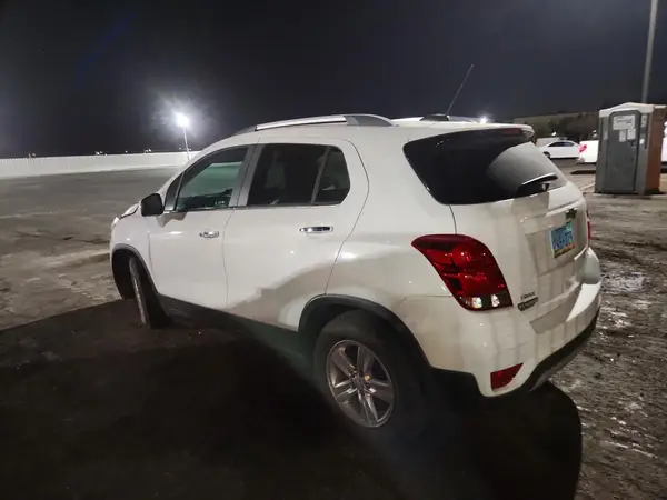 3GNCJLSB9KL244172 2019 CHEVROLET TRAX - Image 2
