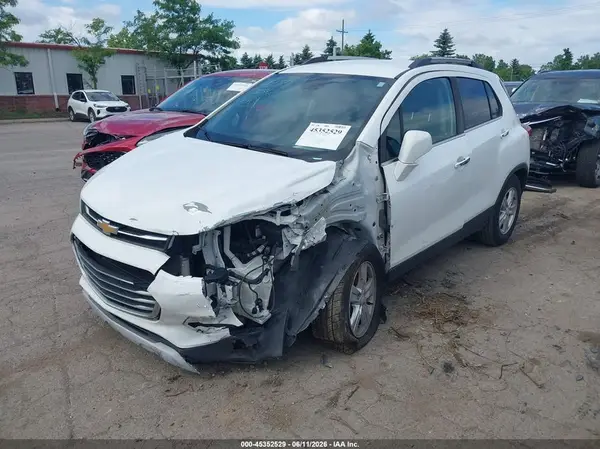 3GNCJLSB9KL267368 2019 CHEVROLET TRAX - Image 2