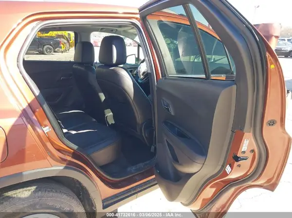 3GNCJLSB9KL279780 2019 CHEVROLET TRAX - Image 8
