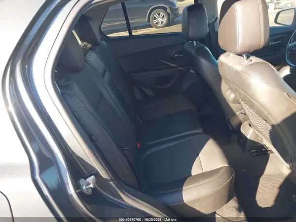 3GNCJLSB9KL292657 2019 CHEVROLET TRAX - Image 8
