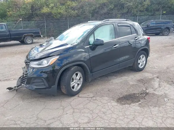 3GNCJLSB9KL318013 2019 CHEVROLET TRAX - Image 2