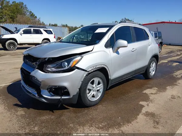 3GNCJLSB9KL318996 2019 CHEVROLET TRAX - Image 2