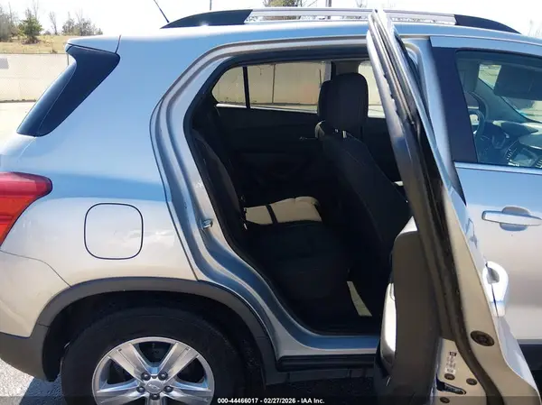 3GNCJLSB9KL318996 2019 CHEVROLET TRAX - Image 8