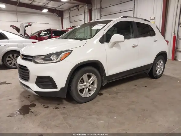 3GNCJLSB9KL321526 2019 CHEVROLET TRAX - Image 2