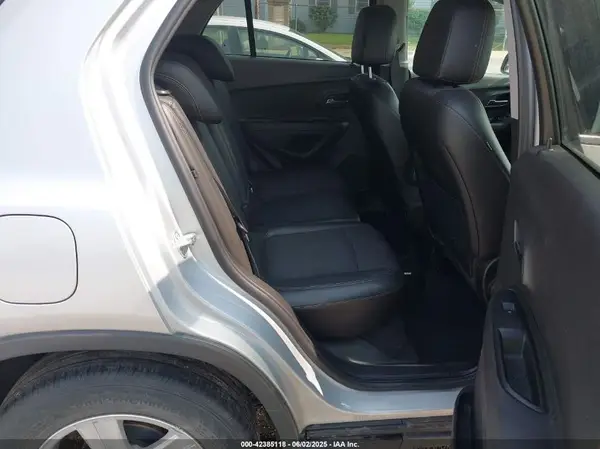 3GNCJLSB9KL321977 2019 CHEVROLET TRAX - Image 8