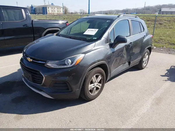 3GNCJLSB9KL322367 2019 CHEVROLET TRAX - Image 2