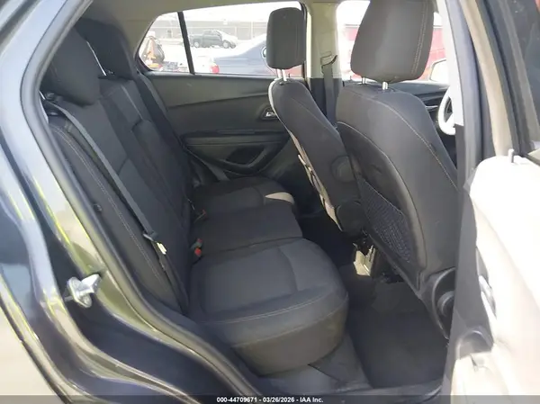 3GNCJLSB9KL322367 2019 CHEVROLET TRAX - Image 8