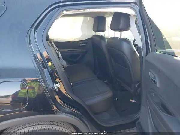 3GNCJLSB9KL328749 2019 CHEVROLET TRAX - Image 8