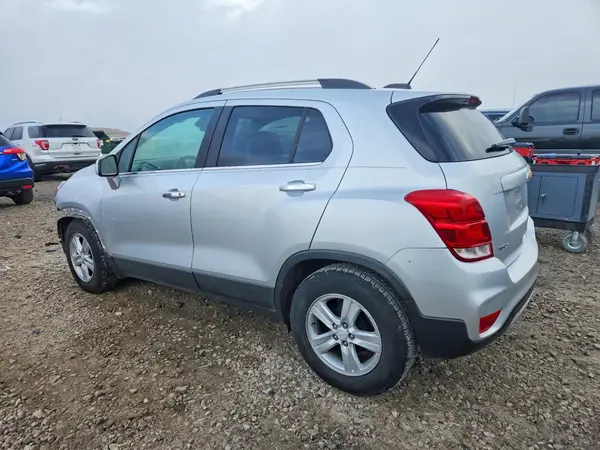 3GNCJLSB9KL332767 2019 CHEVROLET TRAX - Image 2