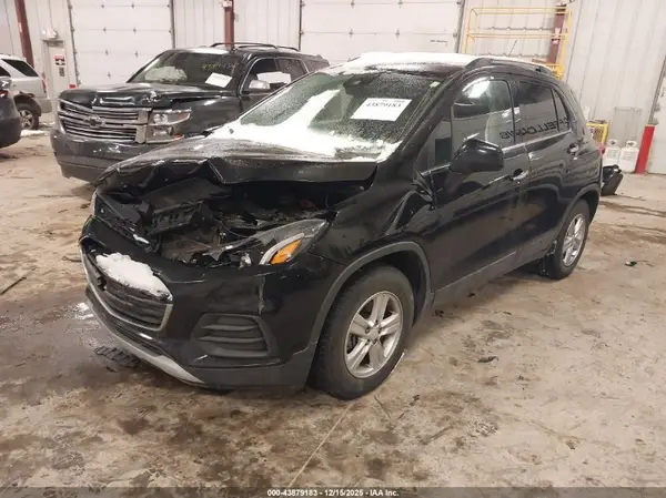 3GNCJLSB9KL338228 2019 CHEVROLET TRAX - Image 2
