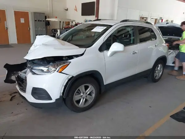 3GNCJLSB9KL339802 2019 CHEVROLET TRAX - Image 2