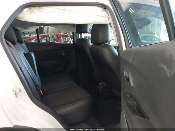 3GNCJLSB9KL339802 2019 CHEVROLET TRAX - Image 8