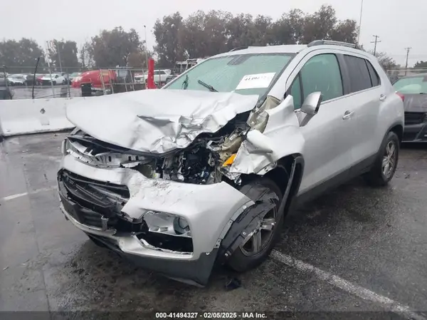 3GNCJLSB9KL356521 2019 CHEVROLET TRAX - Image 2