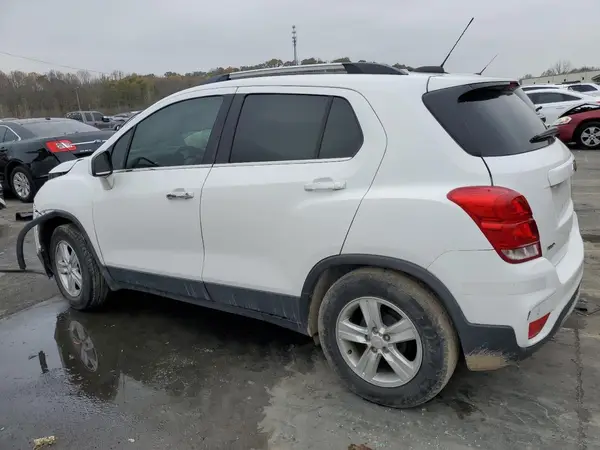 3GNCJLSB9KL366028 2019 CHEVROLET TRAX - Image 2