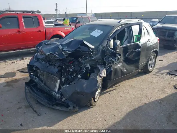 3GNCJLSB9LL166462 2020 CHEVROLET TRAX - Image 2