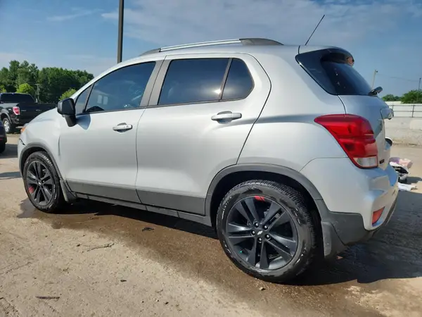3GNCJLSB9LL190678 2020 CHEVROLET TRAX - Image 2