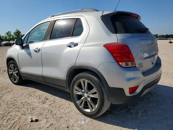 3GNCJLSB9LL195167 2020 CHEVROLET TRAX - Image 2