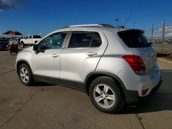 3GNCJLSB9LL203137 2020 CHEVROLET TRAX - Image 2