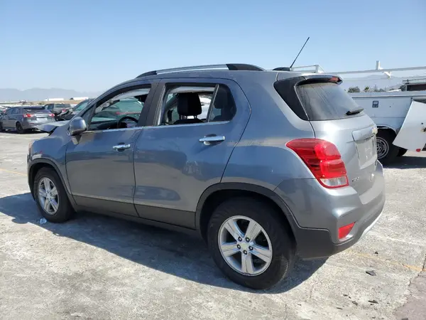 3GNCJLSB9LL209486 2020 CHEVROLET TRAX - Image 2