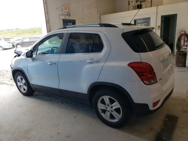 3GNCJLSB9LL210198 2020 CHEVROLET TRAX - Image 2