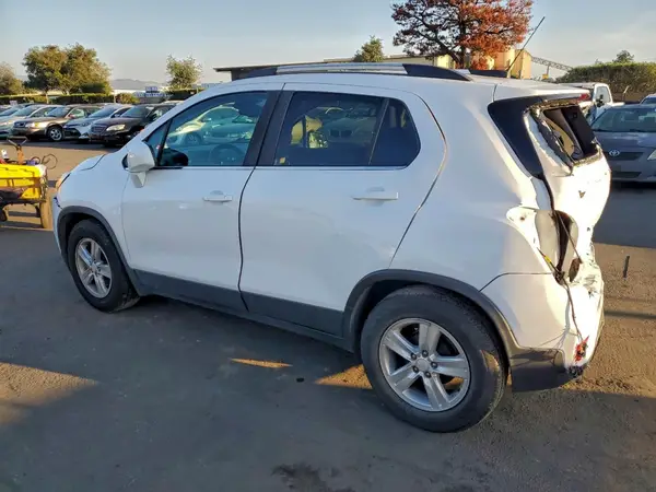 3GNCJLSB9LL210542 2020 CHEVROLET TRAX - Image 2