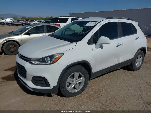 3GNCJLSB9LL213215 2020 CHEVROLET TRAX - Image 2