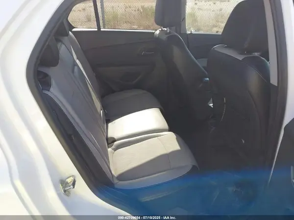 3GNCJLSB9LL213215 2020 CHEVROLET TRAX - Image 8