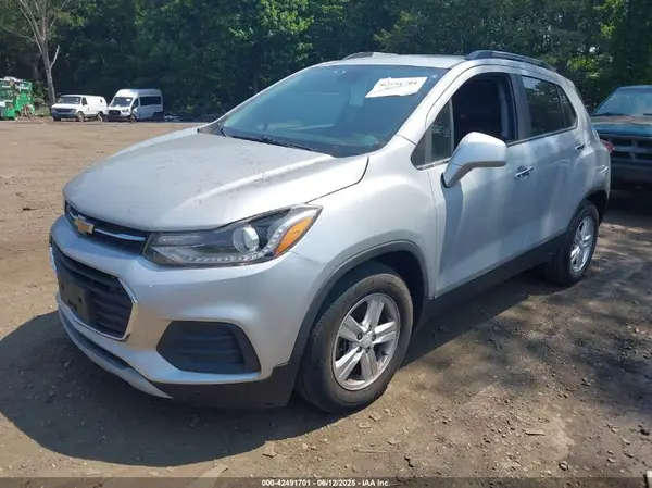 3GNCJLSB9LL221430 2020 CHEVROLET TRAX - Image 2