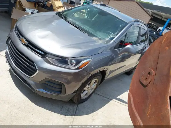 3GNCJLSB9LL283894 2020 CHEVROLET TRAX - Image 2