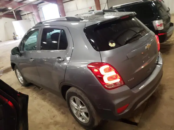 3GNCJLSB9LL295883 2020 CHEVROLET TRAX - Image 2