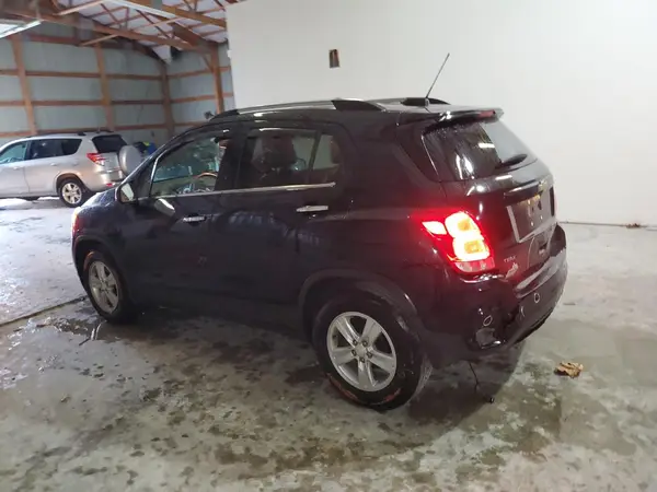 3GNCJLSB9LL316585 2020 CHEVROLET TRAX - Image 2