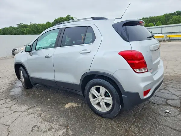 3GNCJLSB9LL320684 2020 CHEVROLET TRAX - Image 2