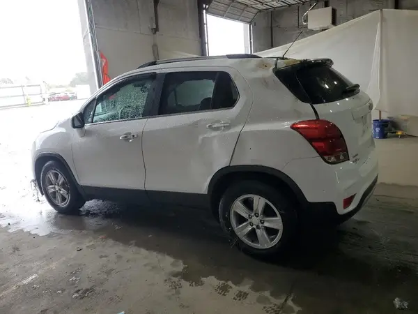 3GNCJLSB9LL325271 2020 CHEVROLET TRAX - Image 2